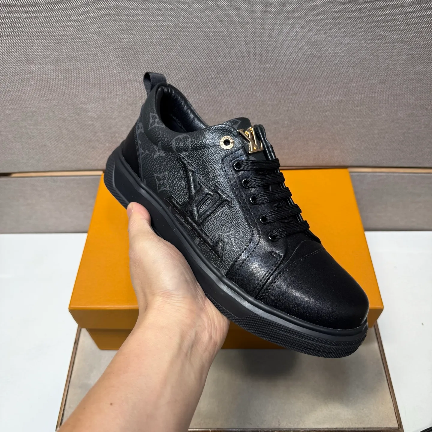 ⬛️Ex-factory price p400 [LV~] Men's casual shoes, 2025z cabinet sales simultaneously 🔶Code number: 38-44#️⃣ 🔷3 colors🔜The upper is made of multi-material splicing ➕Genuine leather lining, comfortable and breathable, sole: original comfortable and wear-resistant outsole, ⚠️real thing📱photographed🎬real thing is better📢📢📢